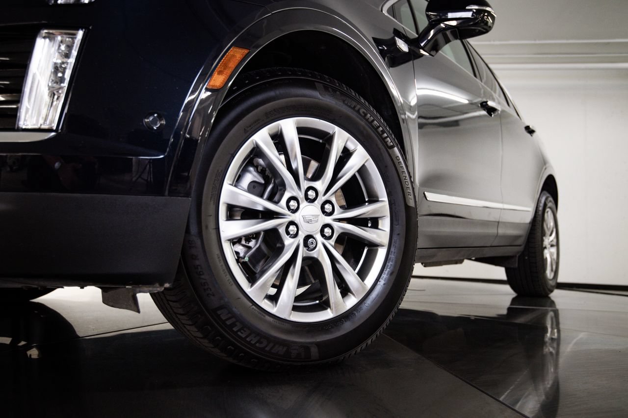Used 2022 Cadillac XT5 Premium Luxury w/ Technology Package FWD image 12