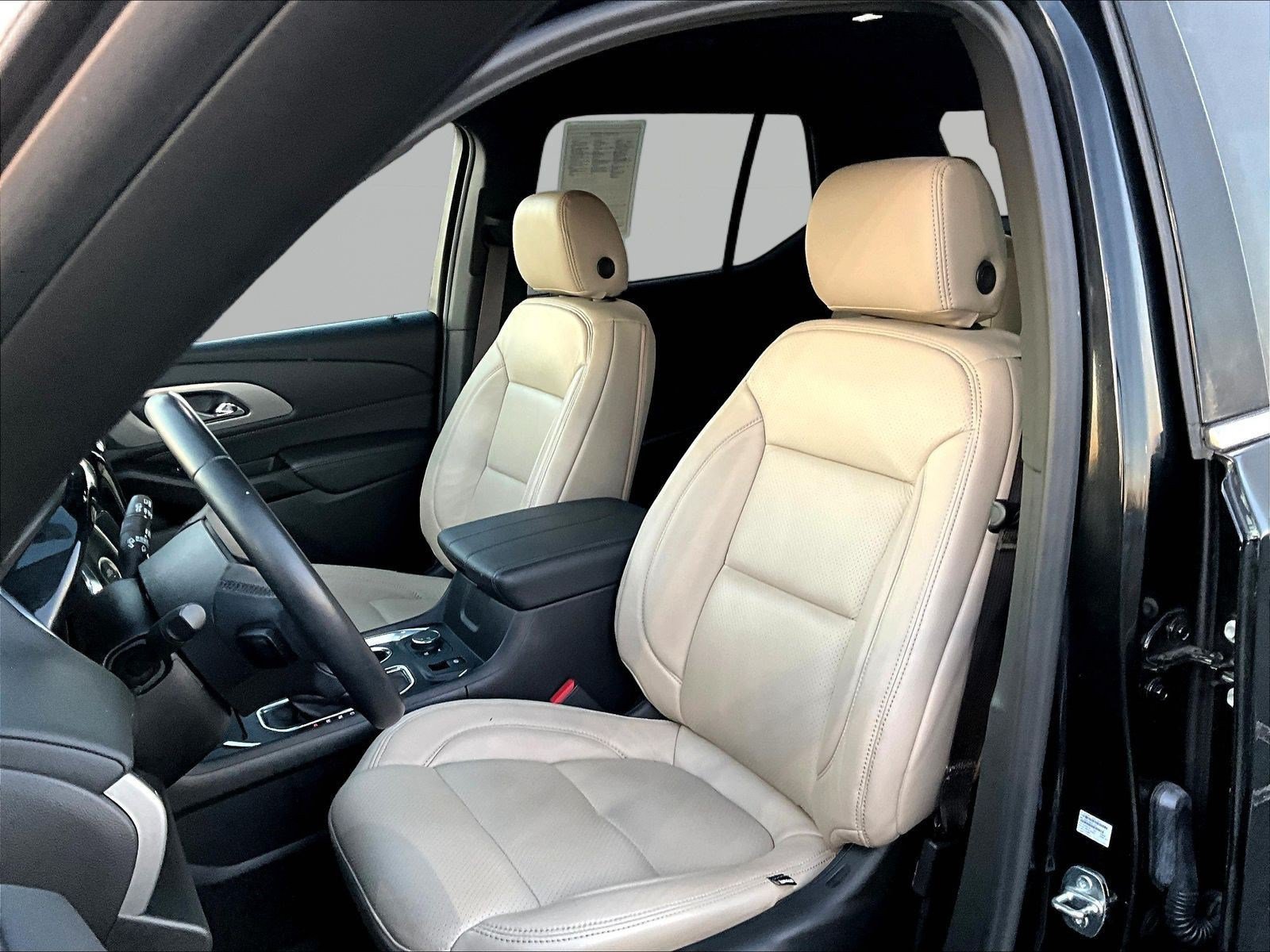 Used 2023 Chevrolet Traverse LT FWD image 21