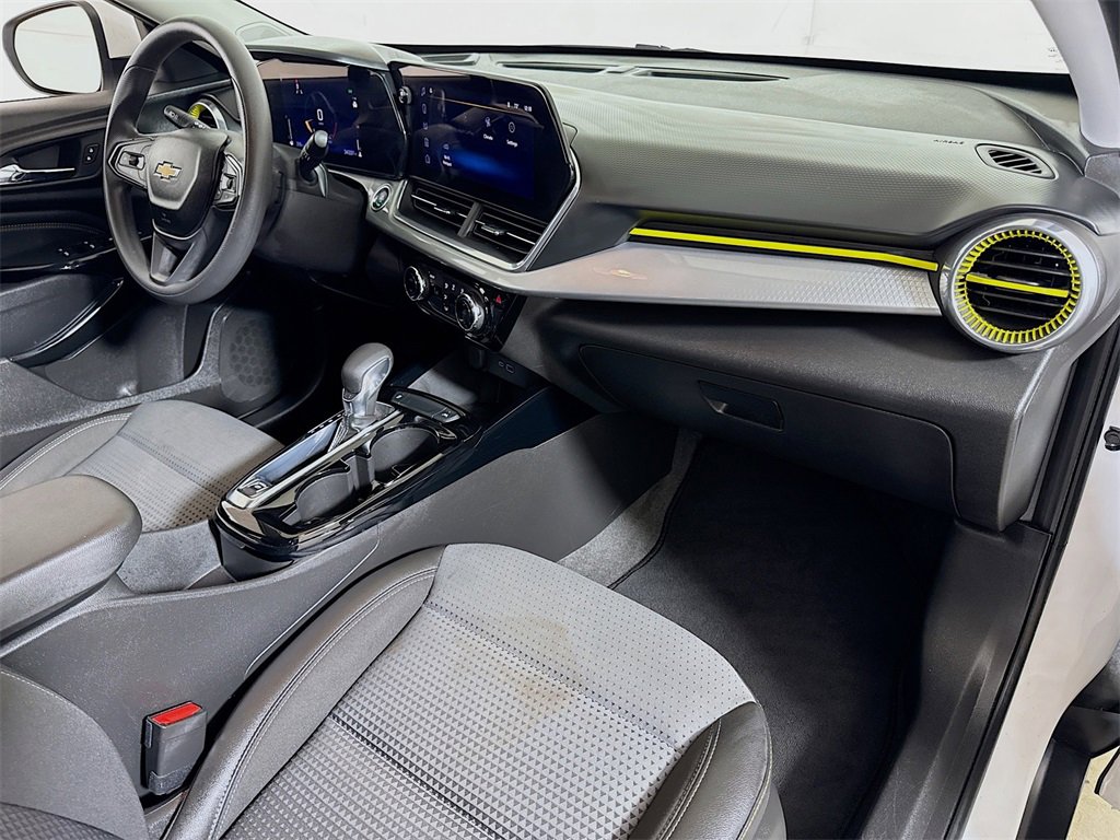 Used 2024 Chevrolet Trax LT image 25