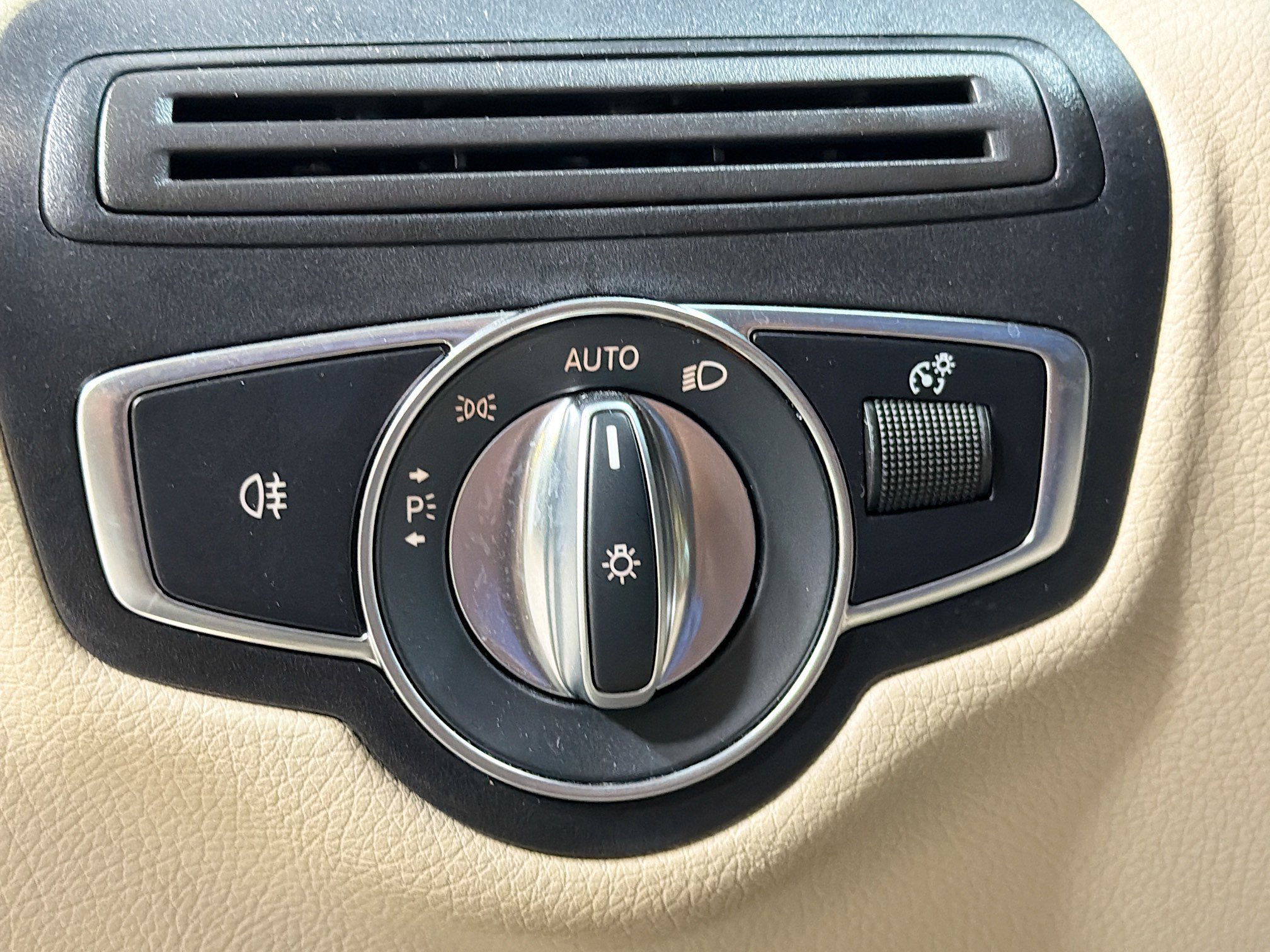 Used 2022 Mercedes-Benz GLC 300 image 32