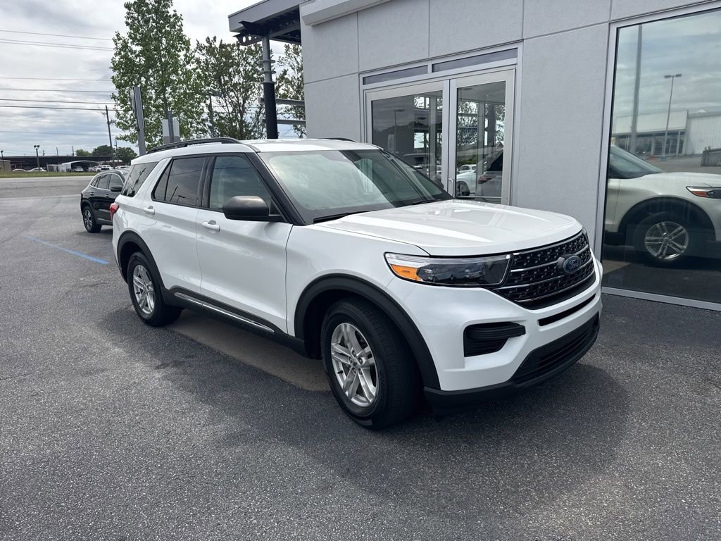 Used 2023 Ford Explorer XLT image 3