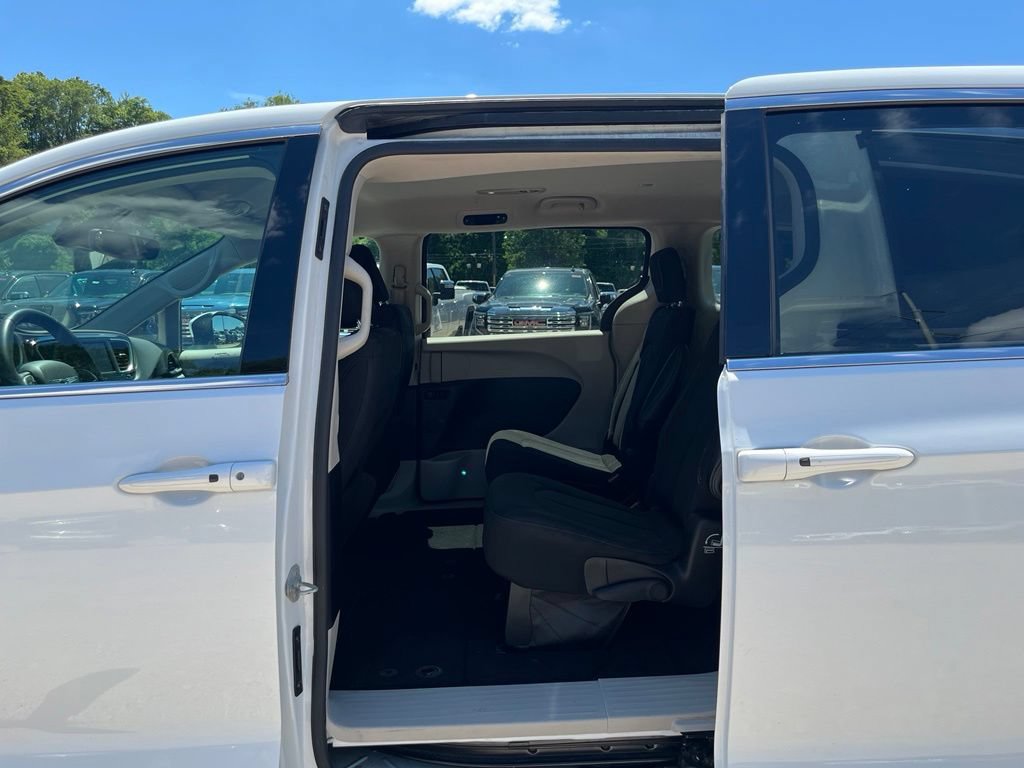 Used 2023 Chrysler Voyager LX FWD image 29