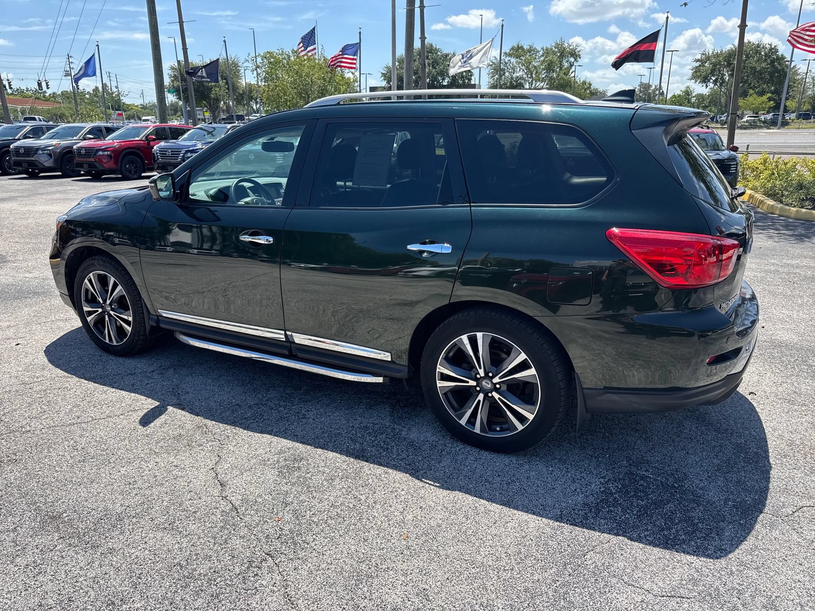 Used 2019 Nissan Pathfinder Platinum AWD/4WD image 16