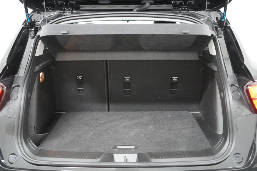 Used 2024 Chevrolet Trax LT w/ Sunroof Package FWD image 32