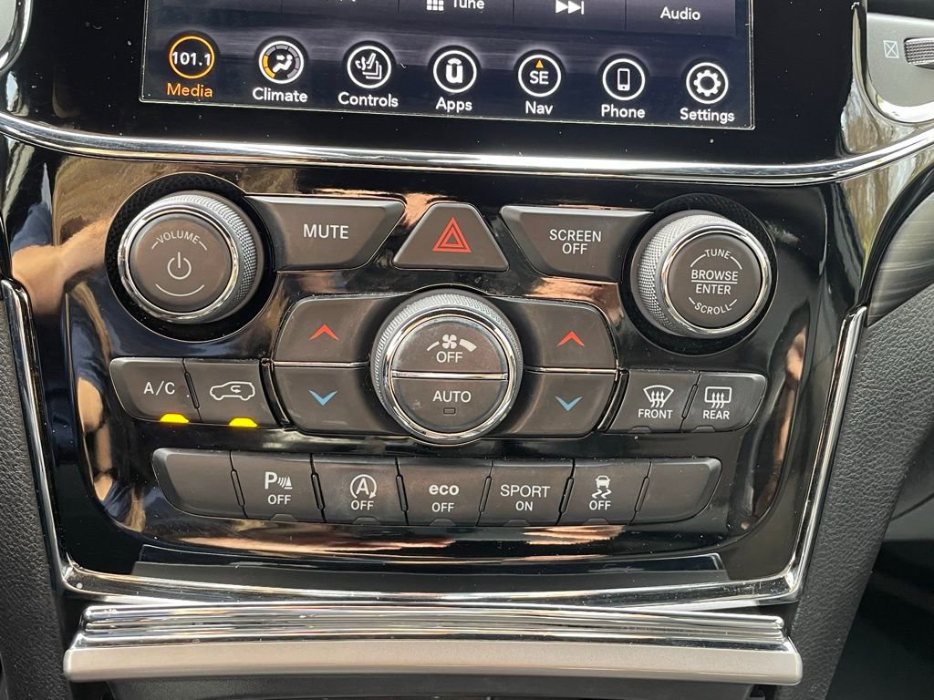 Used 2021 Jeep Grand Cherokee Laredo X image 36