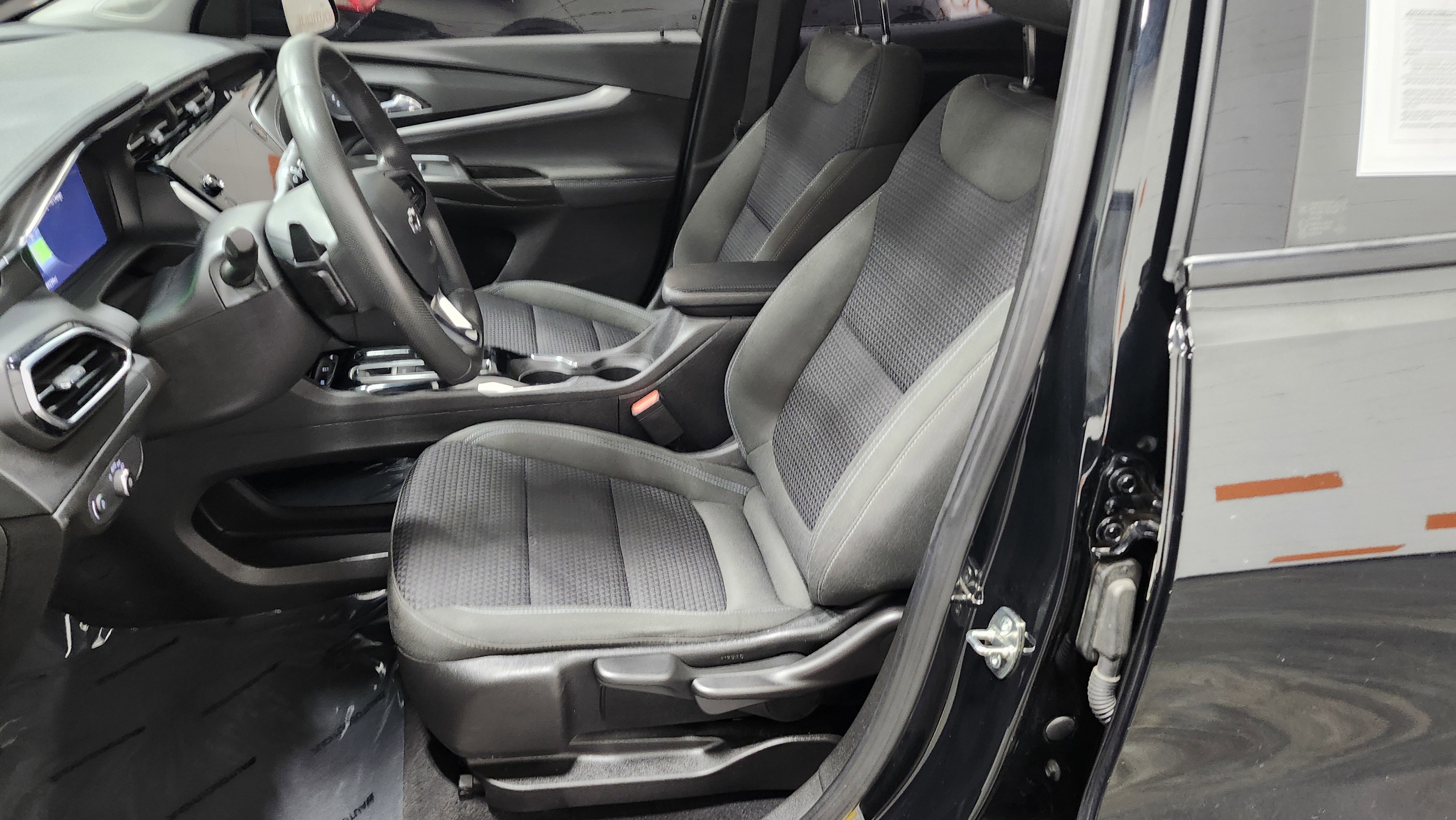 Used 2023 Chevrolet Bolt EUV LT w/ Driver Confidence Package image 21