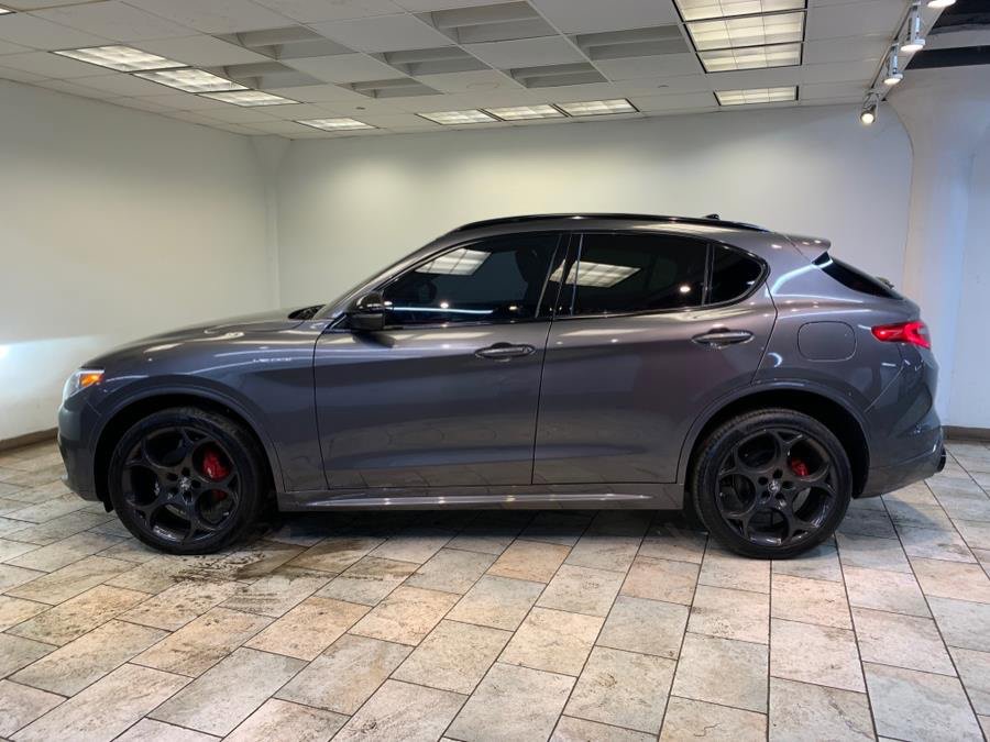 Used 2023 Alfa Romeo Stelvio Veloce image 4