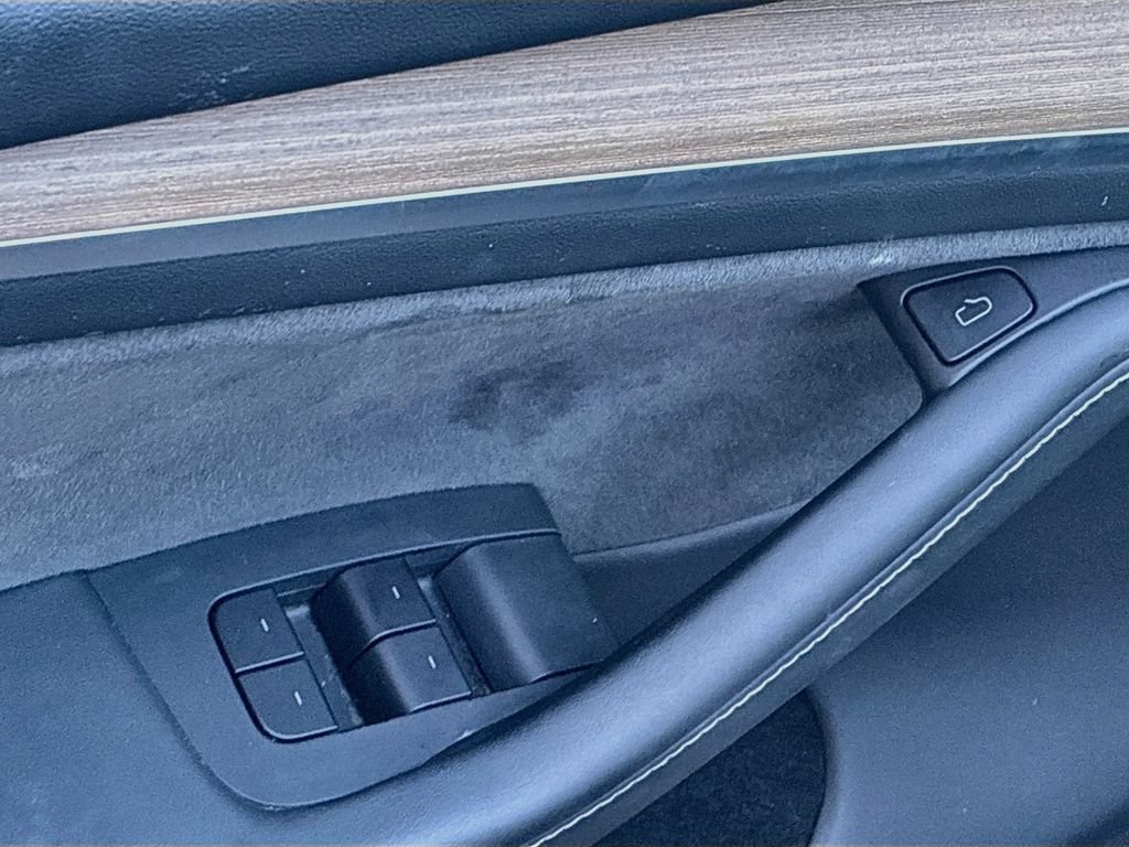 Used 2025 Tesla Model Y Long Range RWD image 18