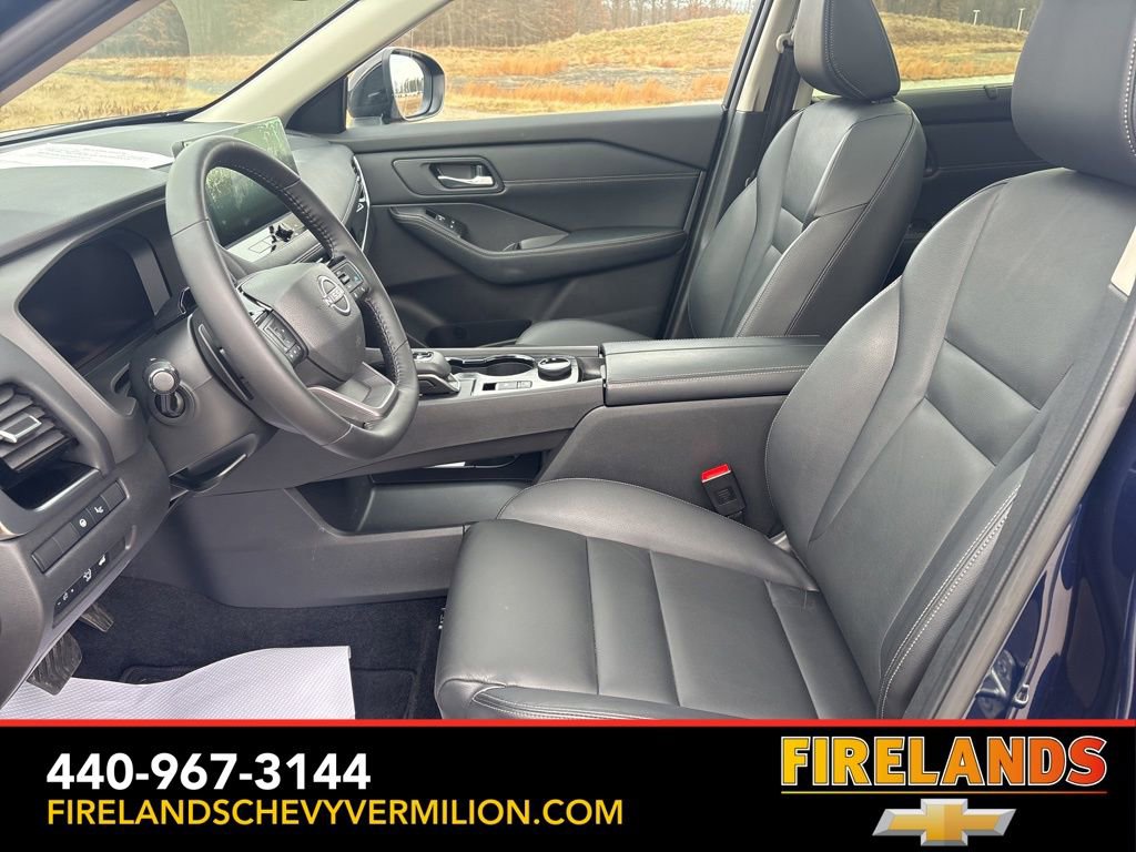 Used 2025 Nissan Rogue SL w/ Tech Package image 15