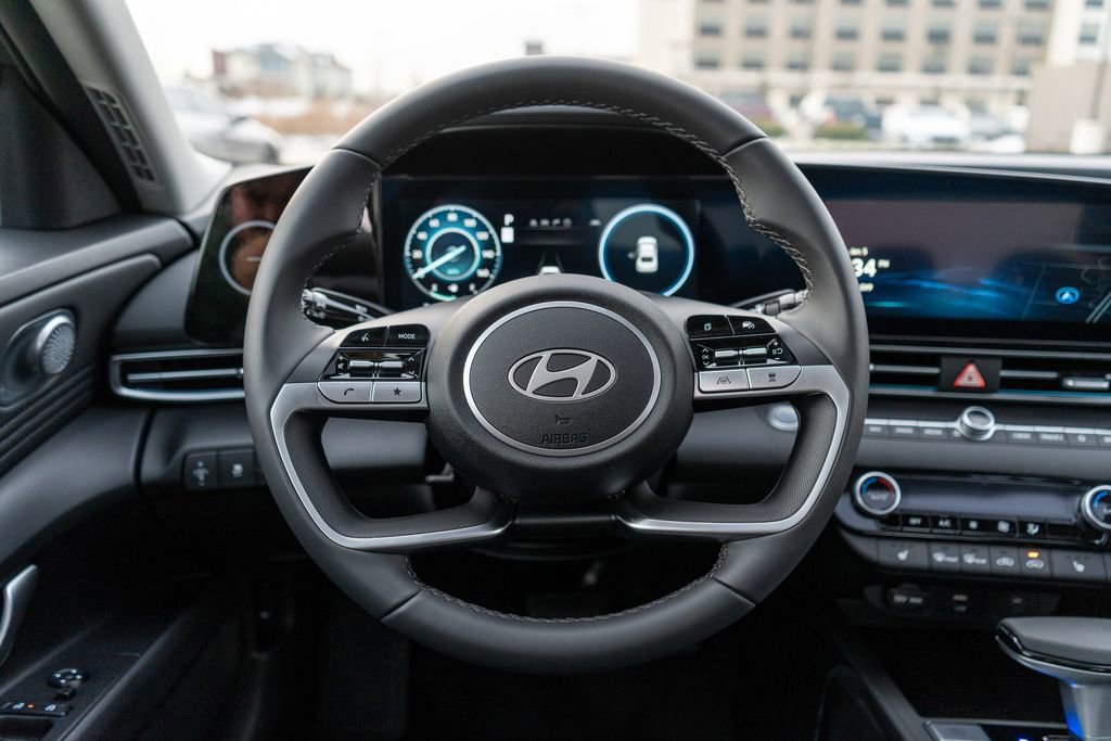 New 2025 Hyundai Elantra Limited image 14