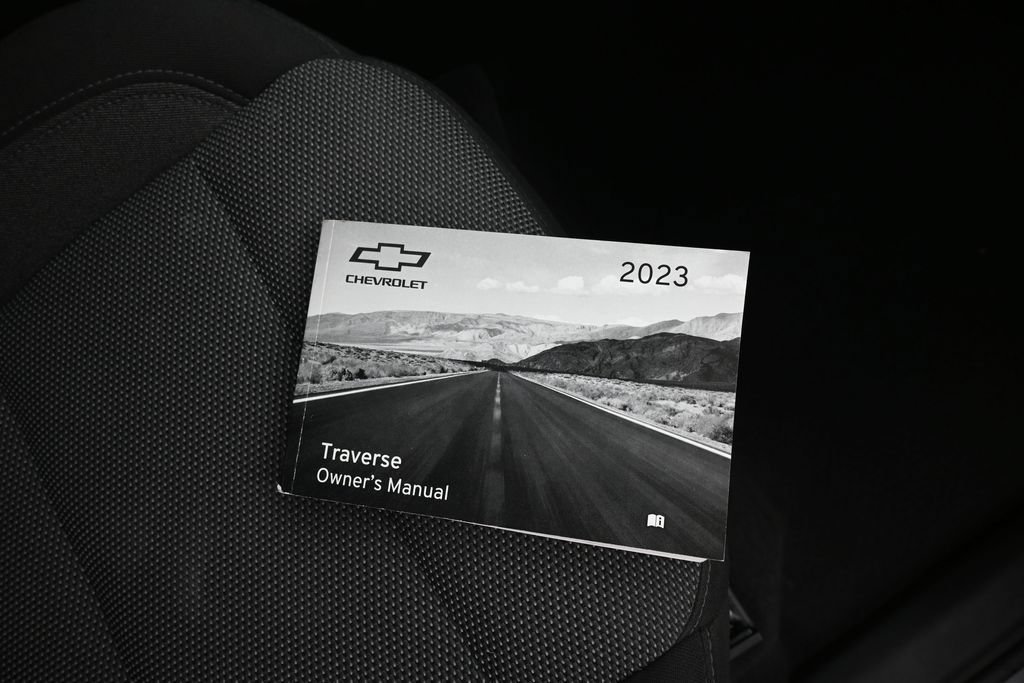Used 2023 Chevrolet Traverse LT AWD/4WD image 36
