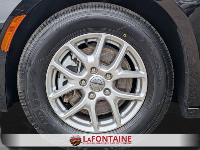 Used 2024 Chrysler Pacifica Touring-L image 32