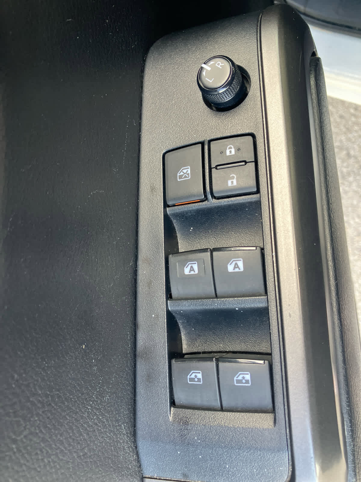 Used 2022 Toyota Tacoma TRD Off-Road AWD/4WD image 12