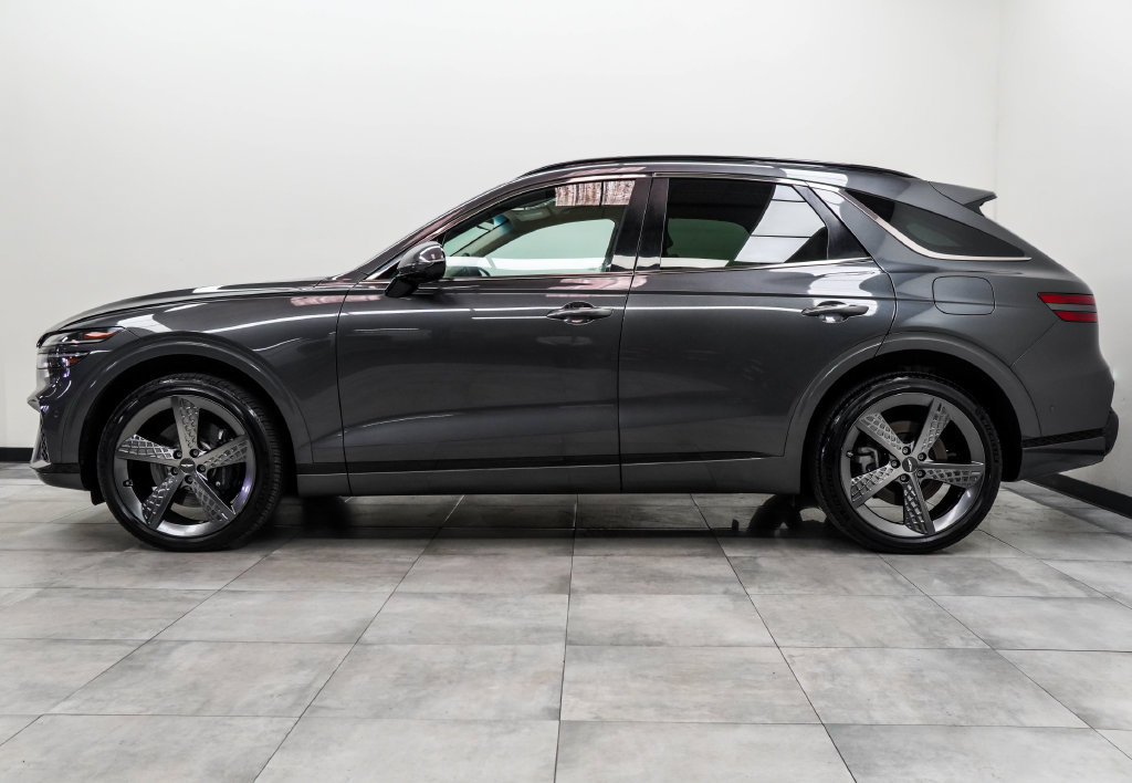 Used 2022 Genesis GV70 3.5T Sport w/ Sport Prestige Package AWD/4WD image 9