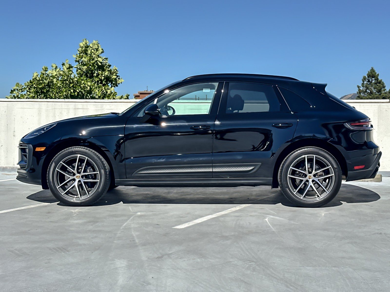 Used 2026 Porsche Macan AWD/4WD image 2
