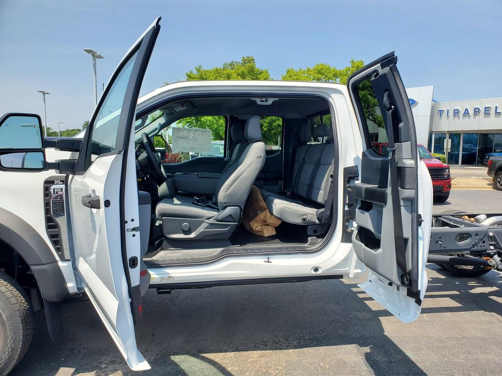 New 2025 Ford F450 XL w/ XL Chrome Package image 10