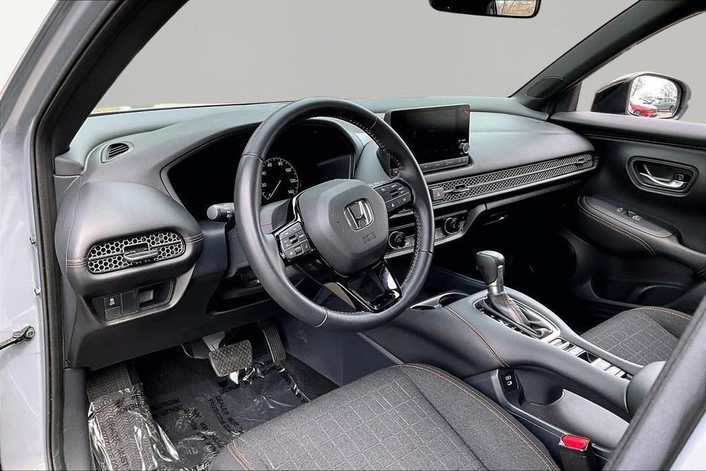 Used 2025 Honda HR-V Sport image 12