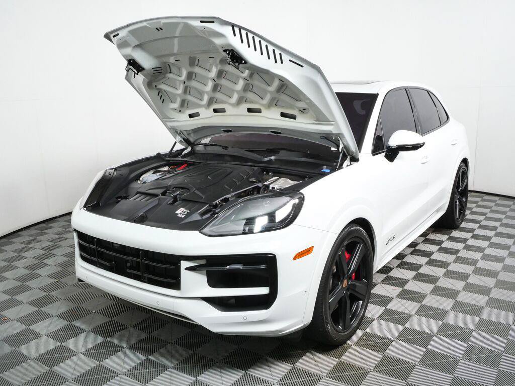 Certified 2025 Porsche Cayenne GTS AWD/4WD image 39