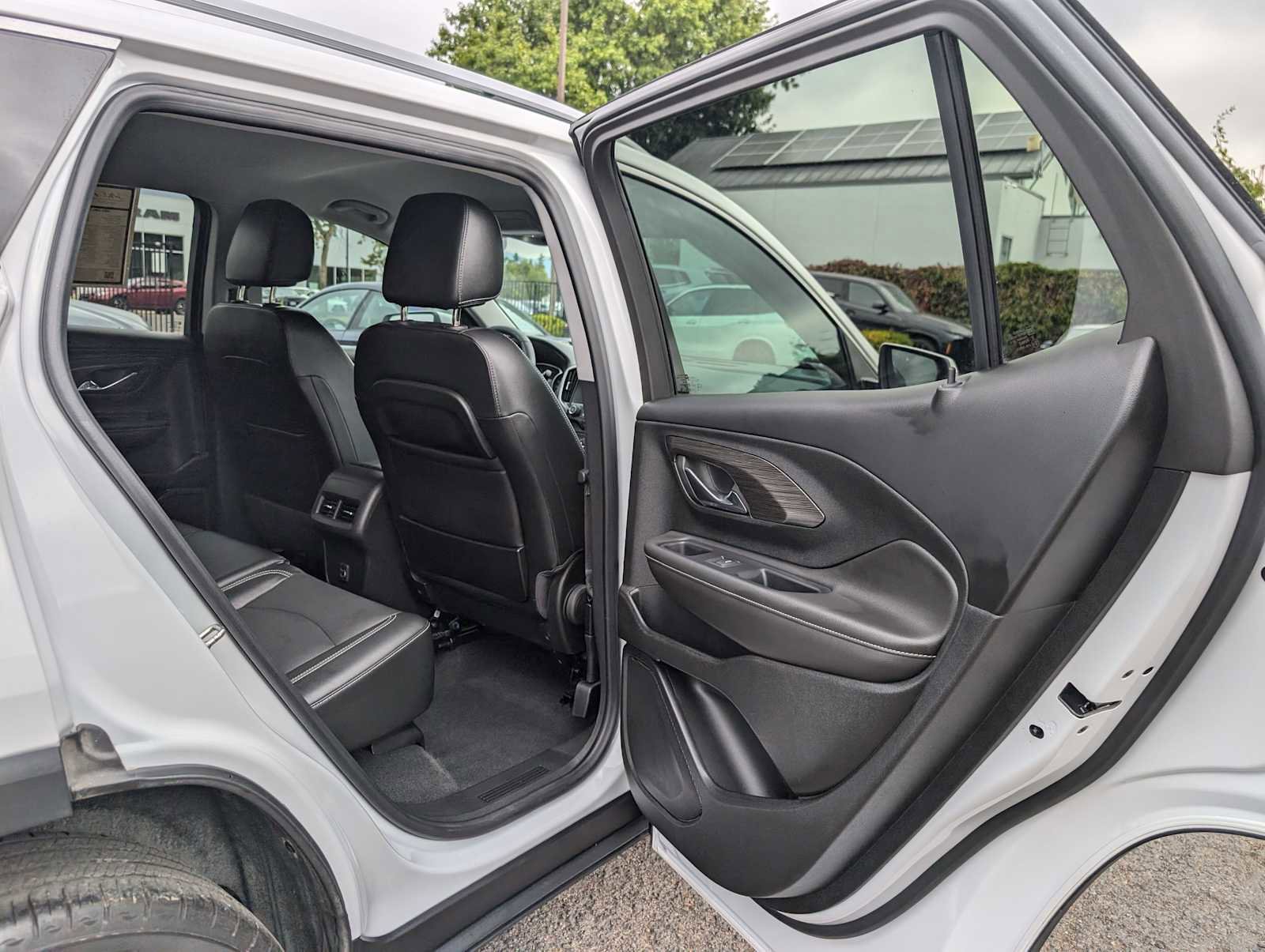 Used 2023 GMC Terrain SLT image 14