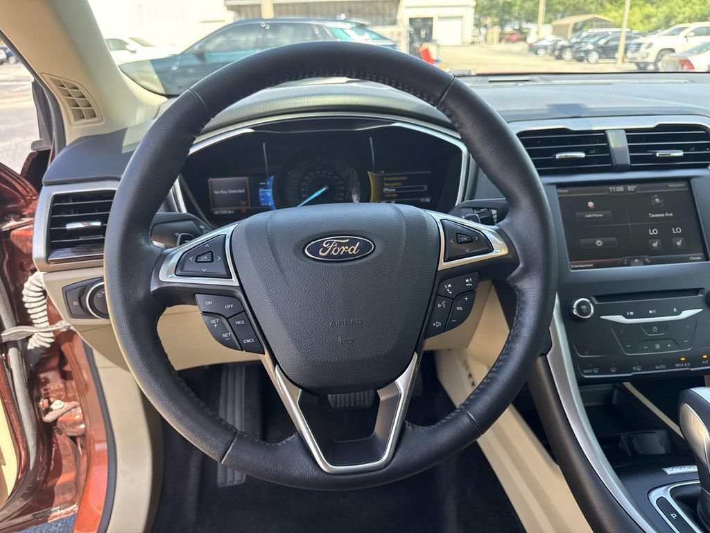 Used 2015 Ford Fusion SE w/ Equipment Group 202A FWD image 26