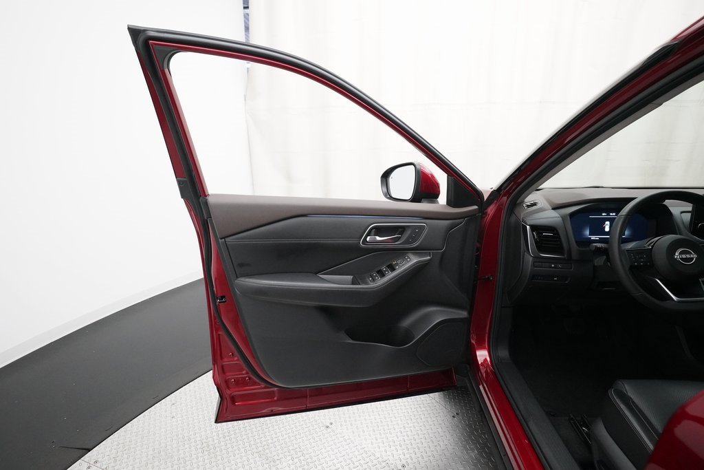 Used 2023 Nissan Rogue Platinum w/ Platinum Premium Package image 28