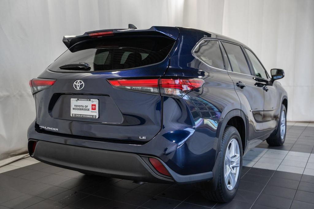Used 2023 Toyota Highlander LE FWD image 4