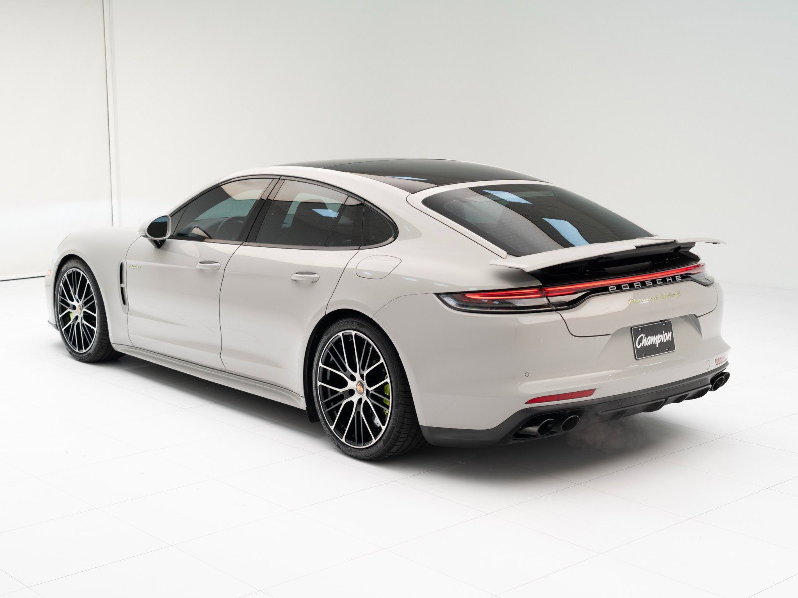Certified 2021 Porsche Panamera Turbo S image 3