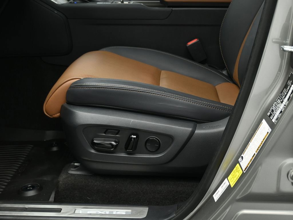 Used 2025 Lexus GX 550 w/ Accessory Package (2T) image 10