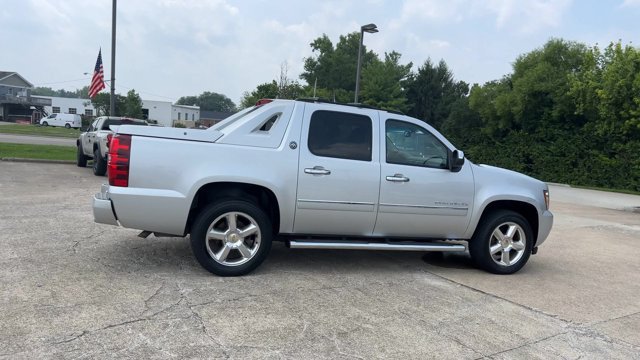 Used 2013 Chevrolet Avalanche LTZ AWD/4WD image 9