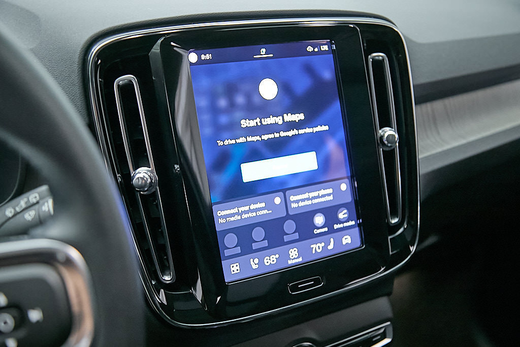 Certified 2025 Volvo XC40 B5 Ultra AWD/4WD image 15