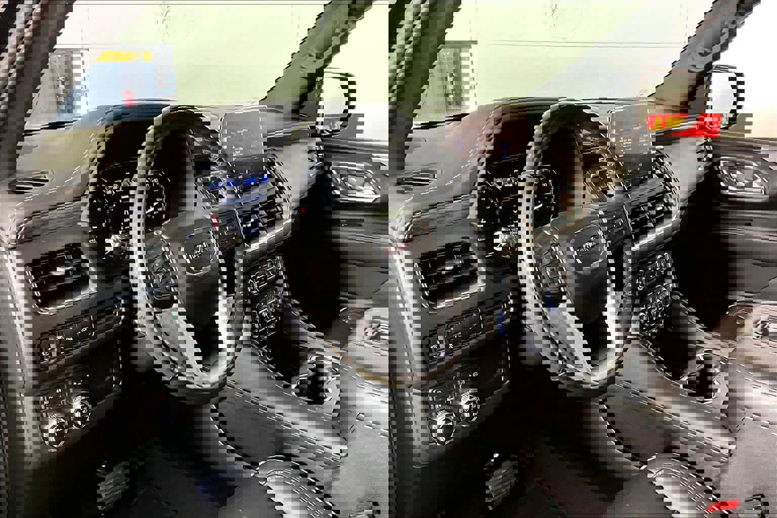 Used 2021 GMC Yukon SLT w/ SLT Luxury Package image 15