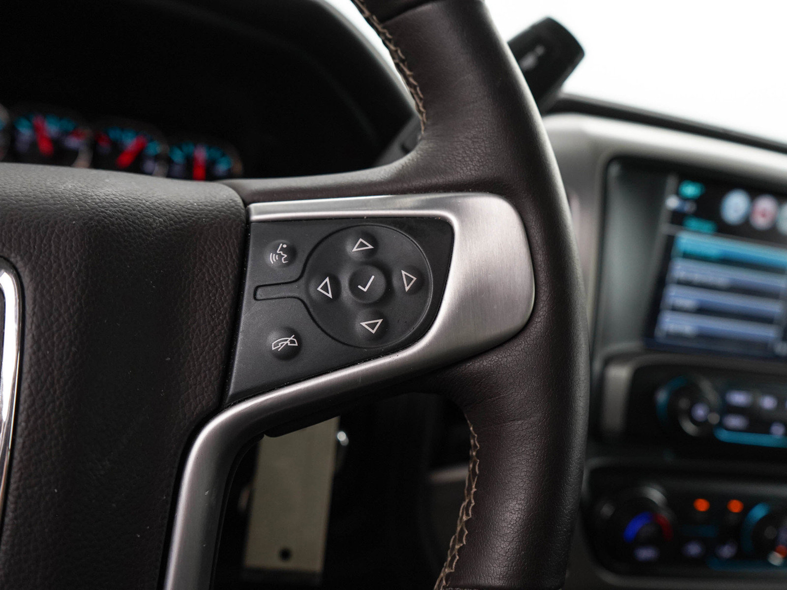 Used 2018 GMC Sierra 1500 SLT w/ SLT Preferred Package AWD/4WD image 28