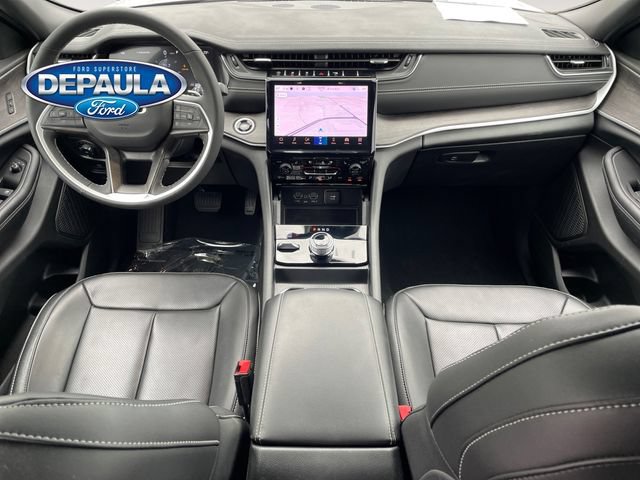 Used 2025 Jeep Grand Cherokee Limited w/ Luxury Tech Group II AWD/4WD image 13