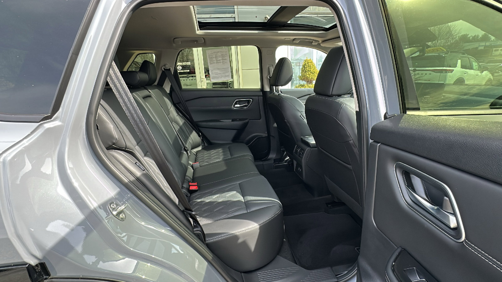 Certified 2025 Nissan Rogue Platinum image 24