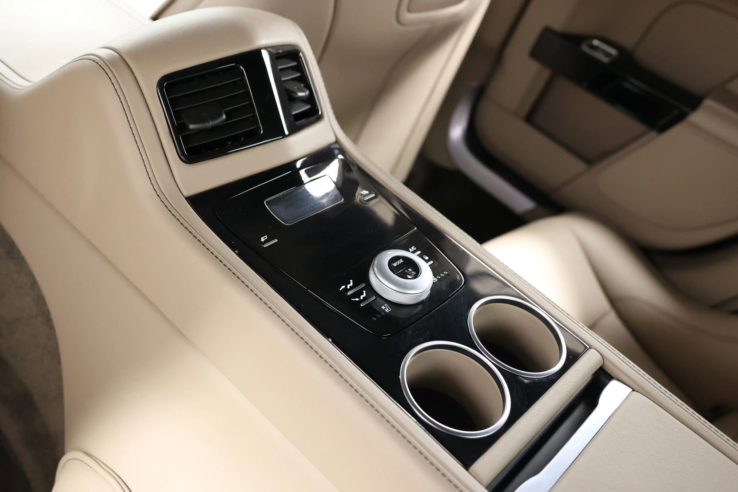 Used 2017 Aston Martin Rapide S image 39