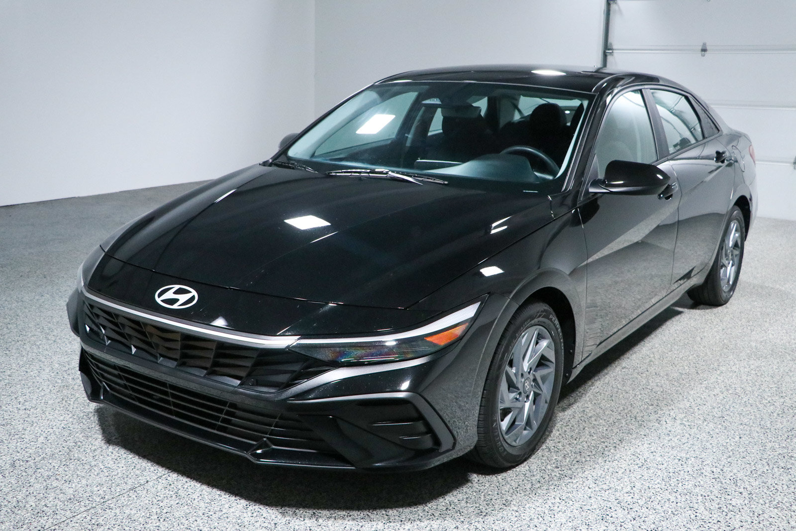 Used 2024 Hyundai Elantra SEL FWD image 29