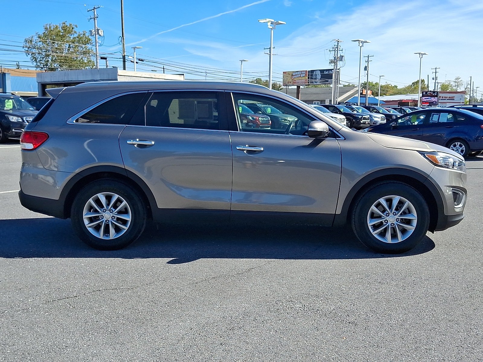 Used 2016 Kia Sorento FWD w/ LX Convenience Package image 4