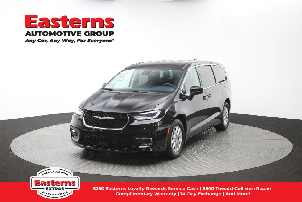 Used 2023 Chrysler Pacifica Touring-L FWD image 57