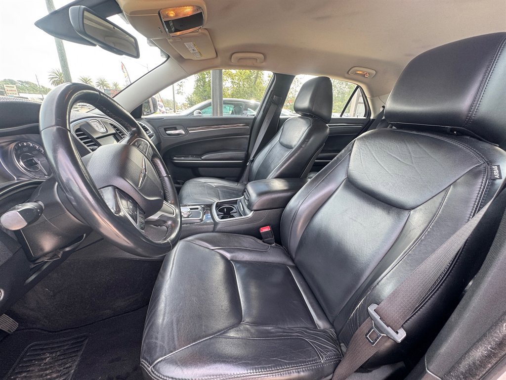 Used 2015 Chrysler 300 Limited image 10