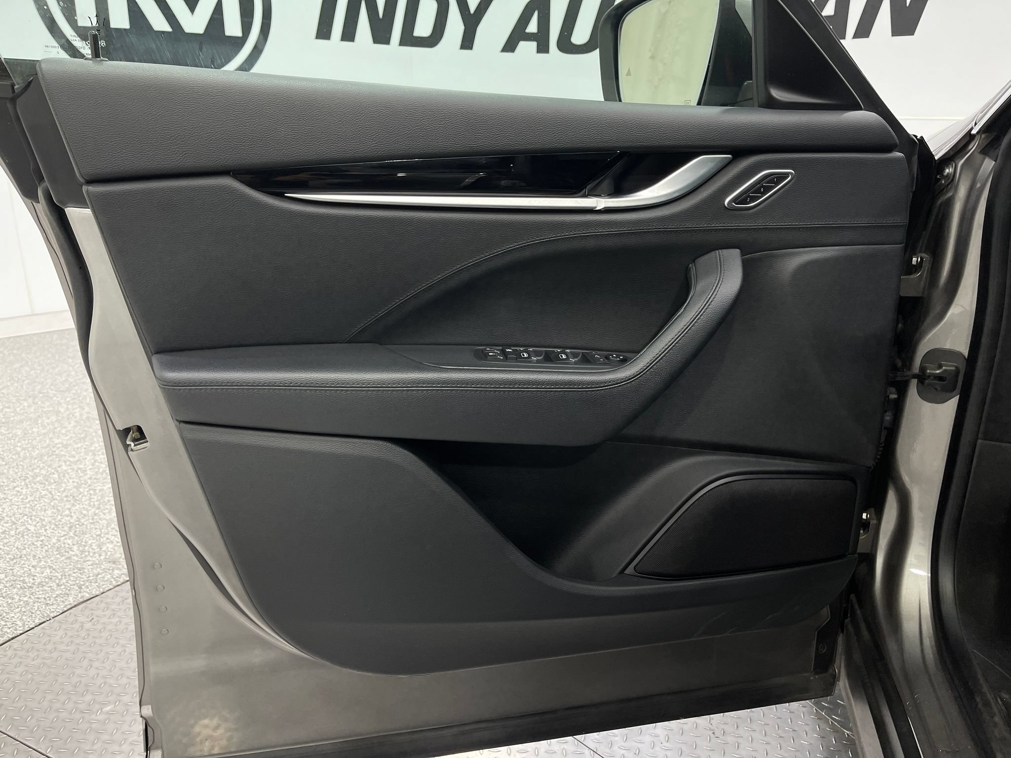 Used 2021 Maserati Levante AWD/4WD image 15