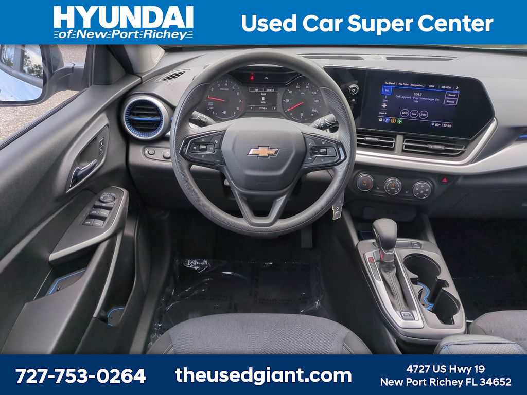 Used 2024 Chevrolet Trax LS w/ LS Convenience Package FWD image 16