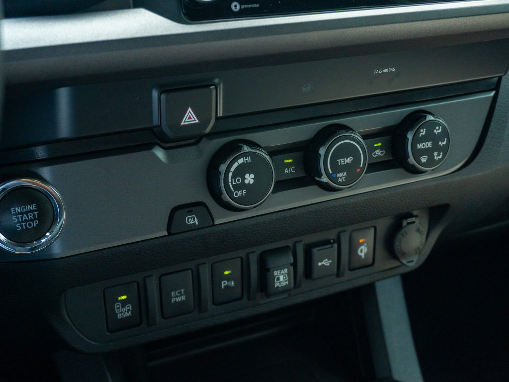 Used 2020 Toyota Tacoma TRD Sport w/ Technology Package RWD image 24
