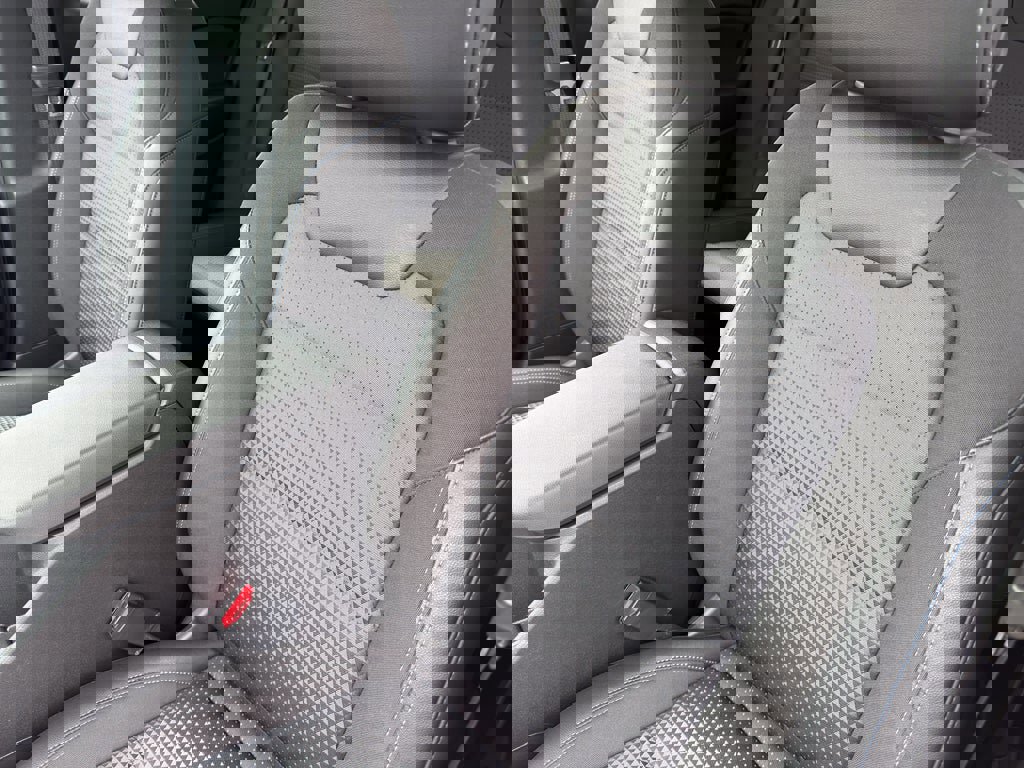 Used 2025 Chevrolet Trax LT w/ LT Convenience Package FWD image 13