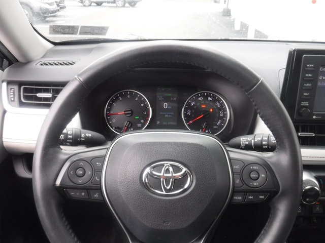 Used 2020 Toyota RAV4 XLE Premium image 33