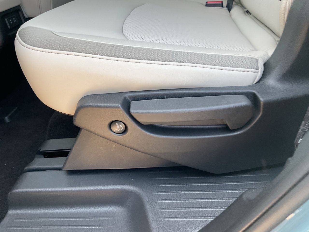 New 2026 Nissan Pathfinder SL AWD/4WD image 12
