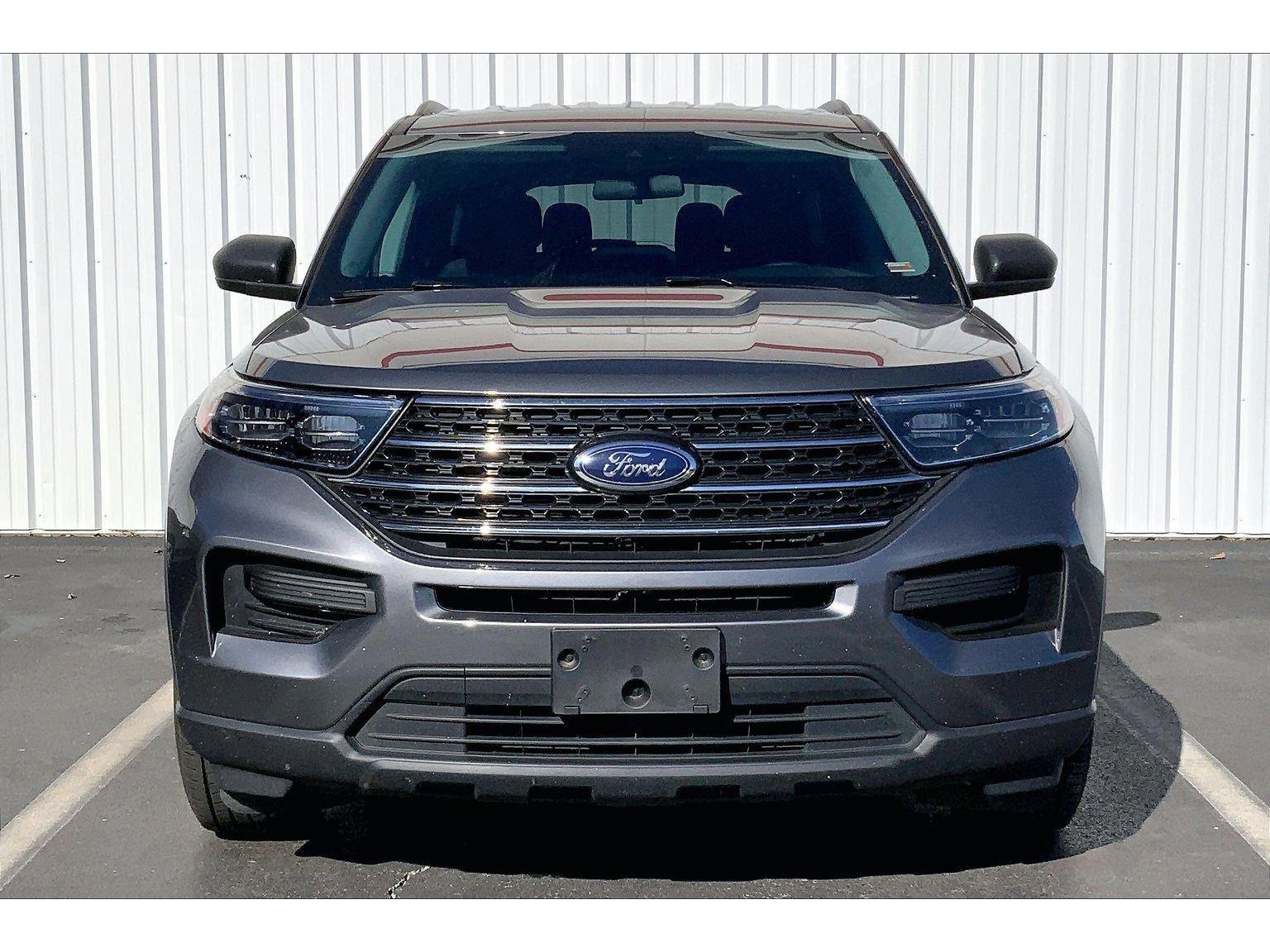 Used 2022 Ford Explorer XLT image 3