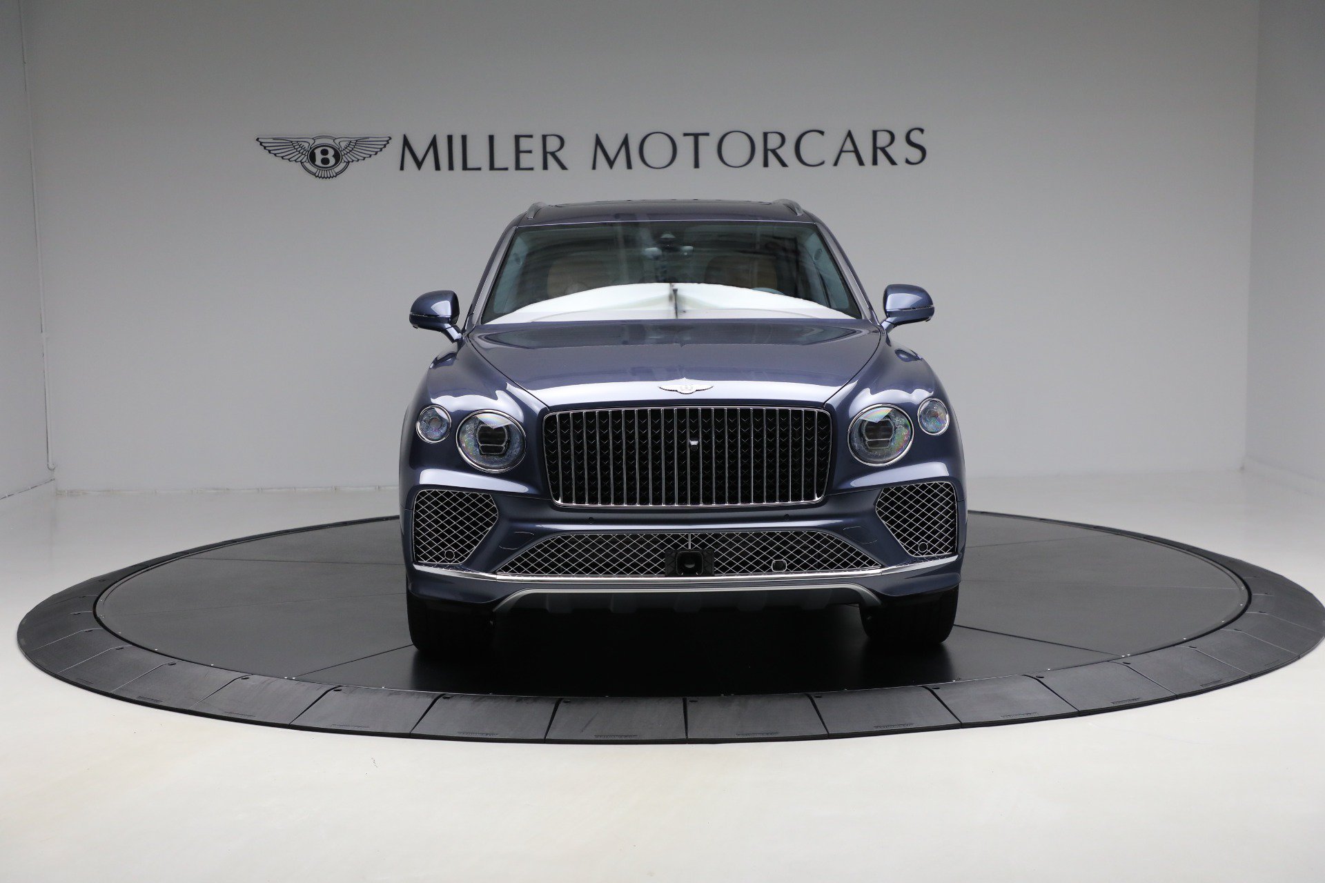 Certified 2025 Bentley Bentayga Extended Wheelbase AWD/4WD image 12