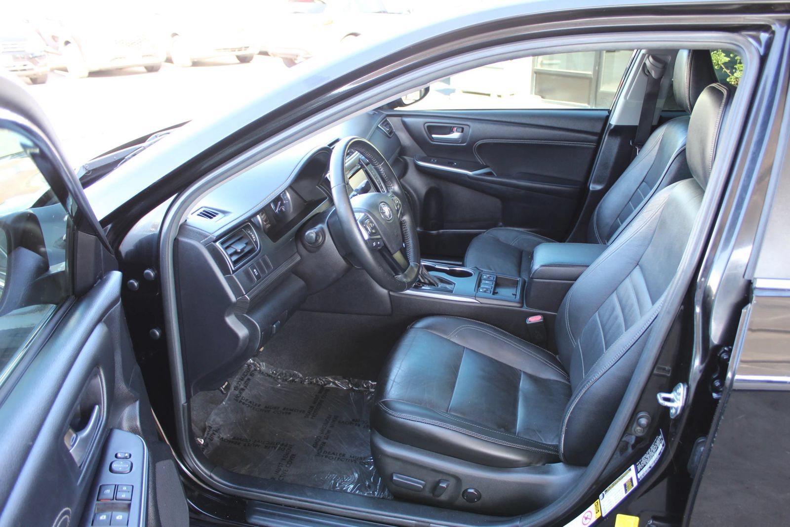 Used 2015 Toyota Camry XLE w/ Moonroof Package FWD image 9