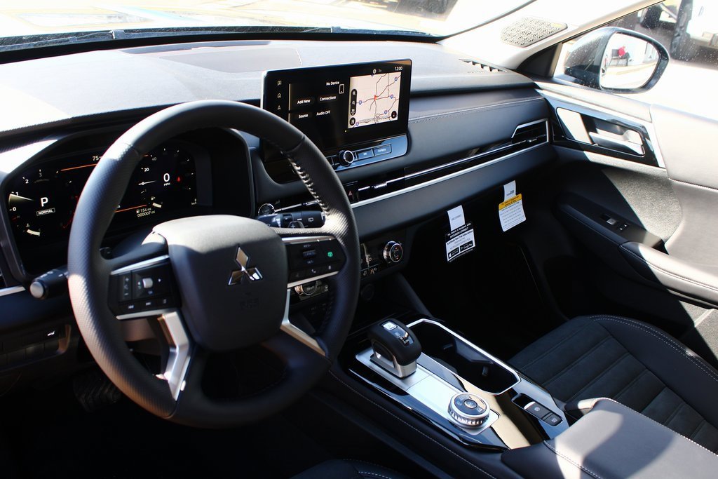 New 2026 Mitsubishi Outlander SE image 2