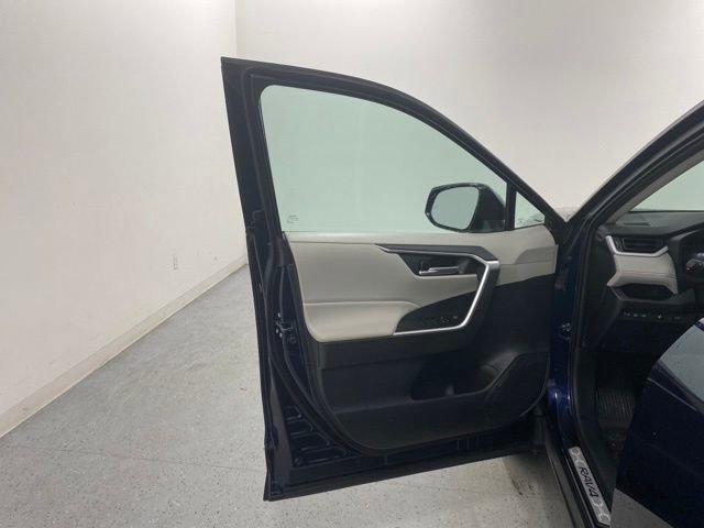 Used 2025 Toyota RAV4 XLE w/ Convenience Package image 25